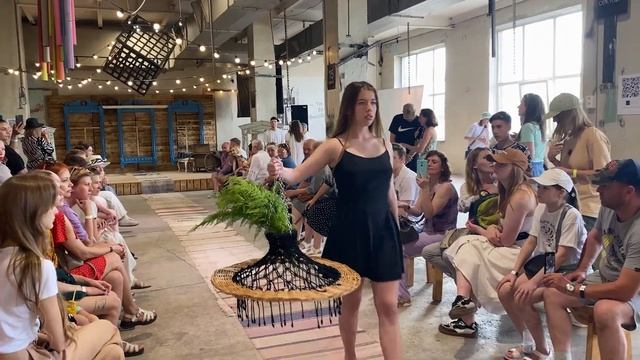 Уральская богемная тусовка с деревенским шиком. Мультикультурный фестиваль «Веселые холмы». Телекон смотреть онлайн