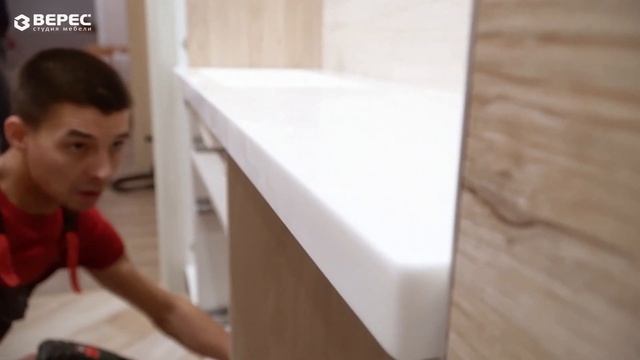 УСТАНОВКА КОМПЛЕКТА МЕБЕЛИ В ВАННУЮ КОМНАТУ // СТУДИЯ МЕБЕЛИ ВЕРЕС смотреть онлайн