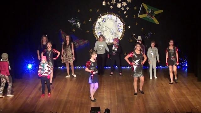 На улицах бродвея + игра с залом / BROADWAY STREETS смотреть онлайн