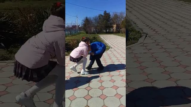 Девочка бьёт мальчика!!!! смотреть онлайн