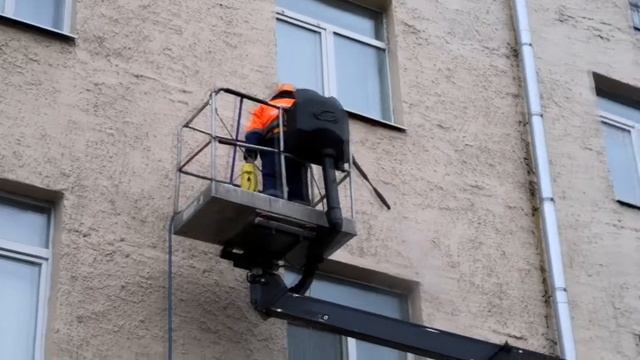 Фасады домов на Ленинградском шоссе промыли после зимы