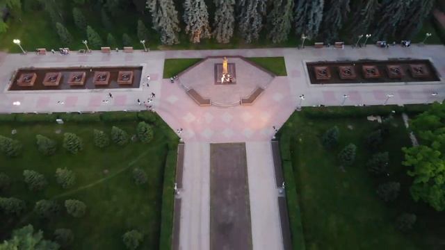 Перед памятником Д.А. Кунаеву в Алматы смотреть онлайн