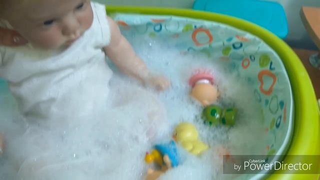 105. КУПАНИЕ РЕБОРНА СОФИЙКИ ??? Bathing Sofiyka ??? смотреть онлайн