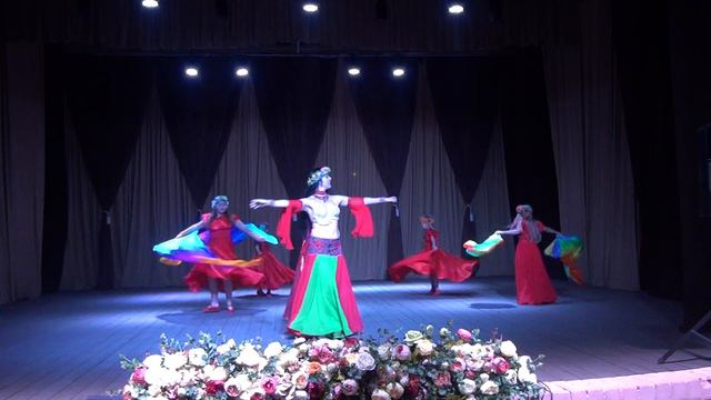 "АРОМАТ ЦВЕТОВ" - experimental-k-pop cover и show dance bellydance - "В мире танца" #jisoo #flowers смотреть онлайн
