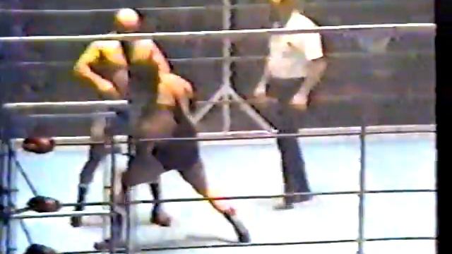 Angelo Mosca vs. Iron Sheik - Cage Match [Maple Leaf Wrestling] смотреть онлайн