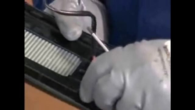 Замена лампы блинкера в наружном зеркале Mercedes-Benz SPRINTER смотреть онлайн