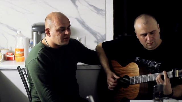 Кавер Моя Россия с первого раза спел за столом смотреть онлайн