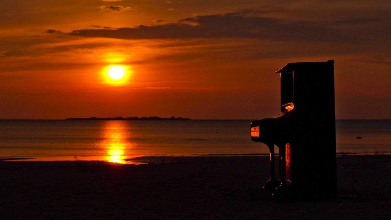 ЗВУКИ ПИАНИНО У МОРЯ смотреть онлайн