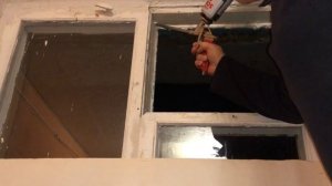 Лайфхаки. Как избавиться от щелей в окнах. Герметизация проёмов с помощью монтажной пены. DIY