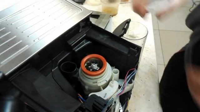 Ремонт кофемашины Delonghi не мелет кофе смотреть онлайн