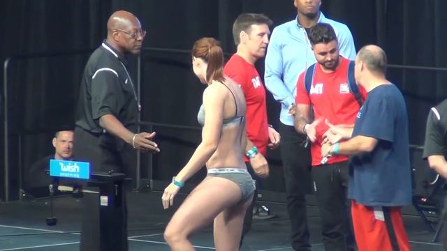 Savannah Marshall weigh in for debut contest against Sydney Leblanc смотреть онлайн