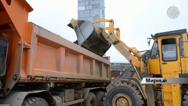 В Мирнинском ГОКе идет эксперимент по использованию автопоездов "Скания" для перевозки руды смотреть онлайн