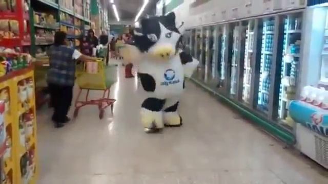 Корова танцует ^-^ смотреть онлайн