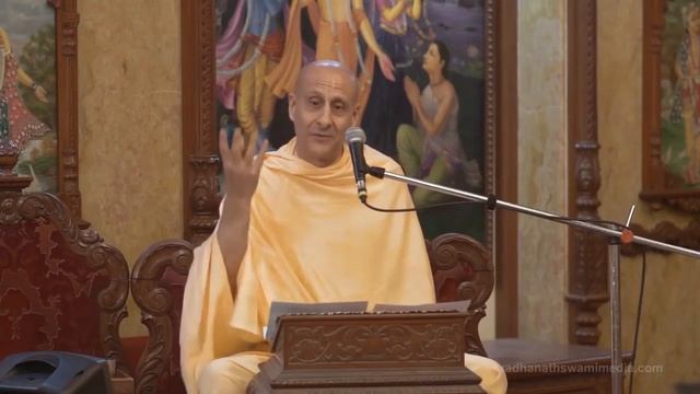 Радханатх Свами отвечает на вопрос - В Индии так много Богов. Почему вы поклоняетесь Кришне? смотреть онлайн