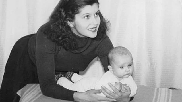 Изможденная Сотникова вышла на связь из больничной палаты: Говорить не могу - держитесь! смотреть онлайн