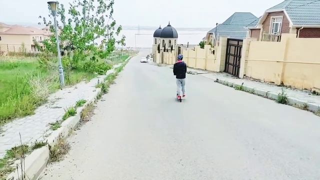 Катаемся на самокате смотреть онлайн