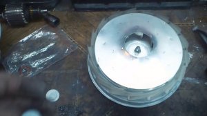 Собираем двигатель пылесоса.  We collect the vacuum cleaner motor.