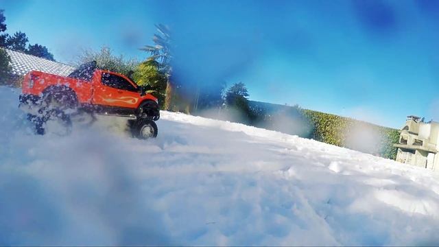 EPIC Tamiya Toyota Tundra in Snow | GoPro 2.7k 60FPS! смотреть онлайн