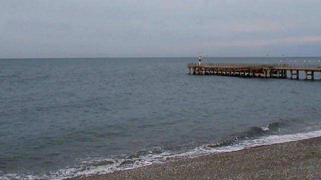 Море в пасмурный зимний день. Лазаревское смотреть онлайн