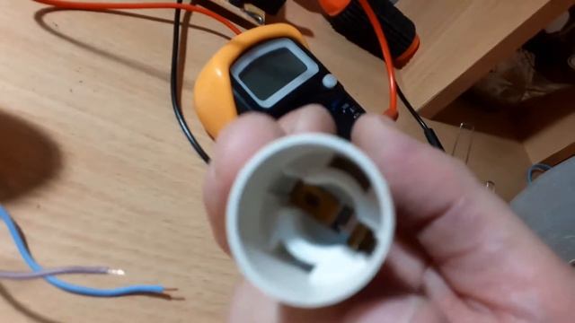 РЕМОНТ ЛЮСТРЫ:ЗАМЕНА ПАТРОНОВ И ПРОВОДОВ! смотреть онлайн