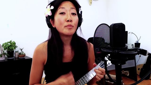 Day 37: It's Only a Paper Moon - banjolele // #100DaysofUkuleleSongs смотреть онлайн