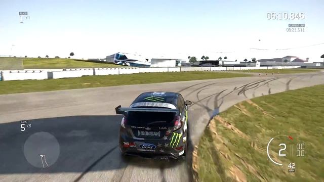 Fiesta ST Vs Clio RS 200. Battle Of The Hatchbacks. смотреть онлайн