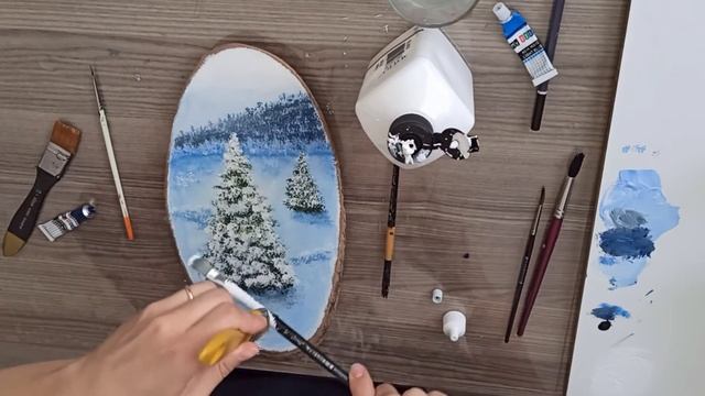 Зимний лес на спиле дерева/ Картинка акрилом/ DIY/ Рисуем ёлочку акрилом смотреть онлайн