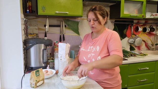 Делаю луковые пирожки для всей семьи//Собрала яйцо у кур//Подготовка место для новой ванны смотреть онлайн