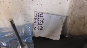 Пристукиваю (притираю) клапана без притирочной пасты.Проверка на текучесть.Ремонт ВАЗ 2115.