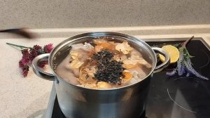 Свиные ножки. Очень бюджетный, не дорогой рецепт.