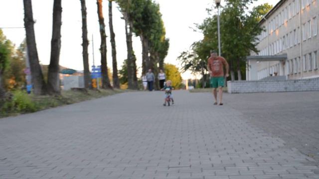 Генри на беговеле 1год 10мес смотреть онлайн