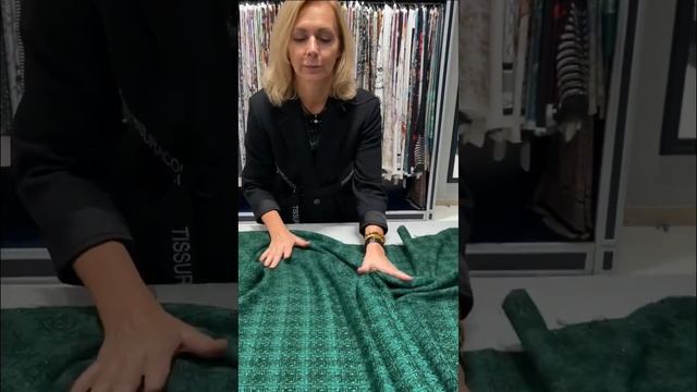 Изумрудный — цвет природы и драгоценных камней. В нашем видео — ткани в этом потрясающем цвете? смотреть онлайн