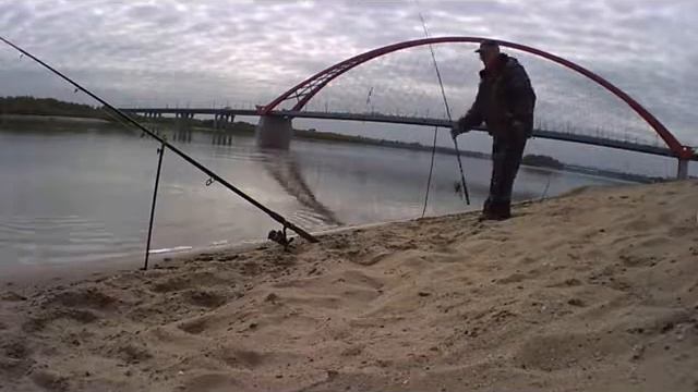 Видео. Рыбалка на косе Бугринка. смотреть онлайн