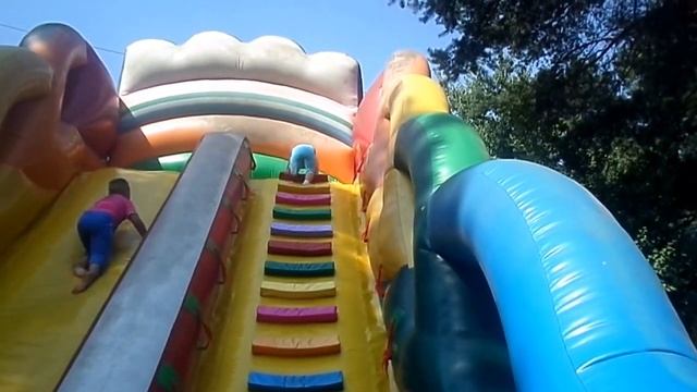 Надувная горка смотреть онлайн