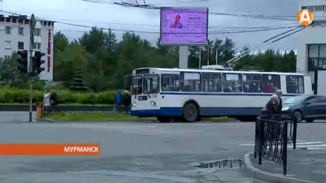 Дед Мороз и Снежная королева будут угощать юных мурманчан мороженым 11.09.2015 смотреть онлайн