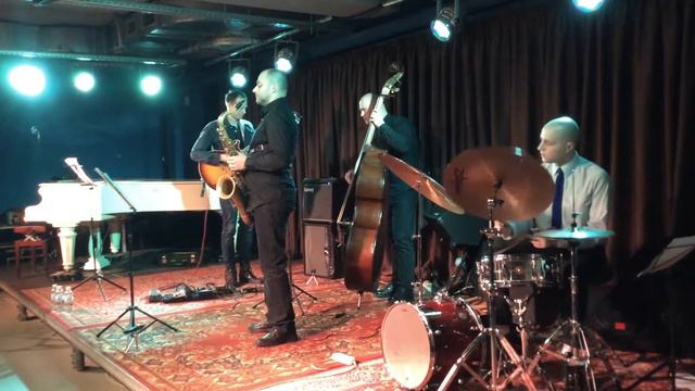 Квартет Богдана Кравчука - You Must Believe In Spring (Michel Legrand) смотреть онлайн