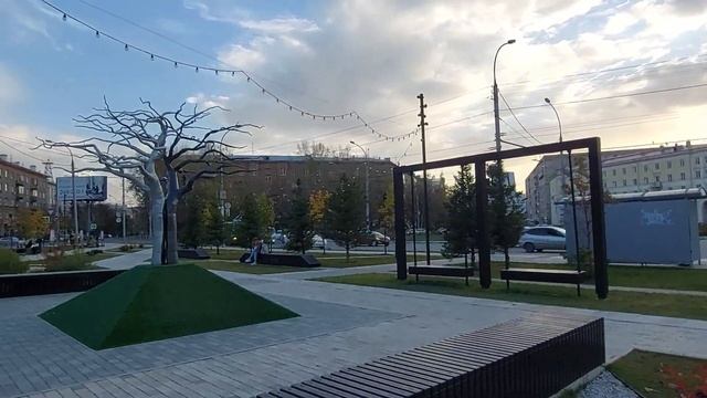 НОВОСИБИРСК/ЖК ПРАЙМ ХАУС/СКВЕР АЛЬГАМБРА/ ВЛЮБЛЁННЫЕ ДЕРЕВЬЯ/ЛАВОЧКИ-ДИВАНЫ/ДОСТУПНАЯ ИГРОВАЯ ЗОНА смотреть онлайн