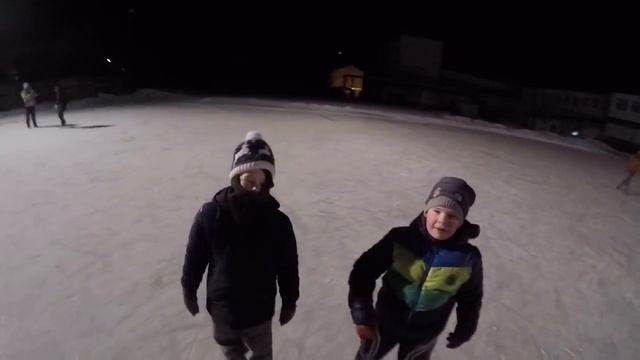 Массовое катание на стадионе Юность 19 01 2018 Балахнинского района. Время катания 20-26. смотреть онлайн