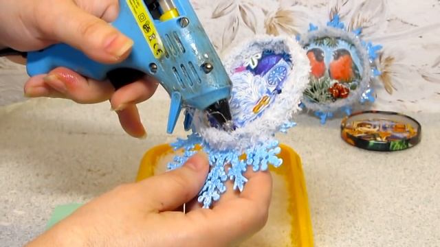 Мастер-Класс. Новогодний магнит на холодильник из крышки от банки. смотреть онлайн