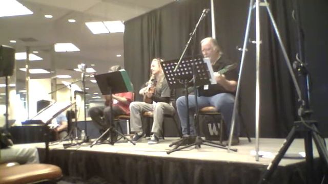 Dominator & Friends- Happy Ukulele - Reno Uke Fest 2014 смотреть онлайн
