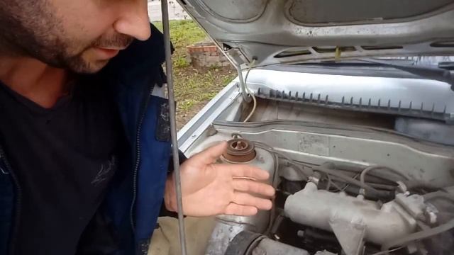 Залил 5W-30 вместо 10W-40 в движок с большим пробегом и через пару дней потекли сальники смотреть онлайн