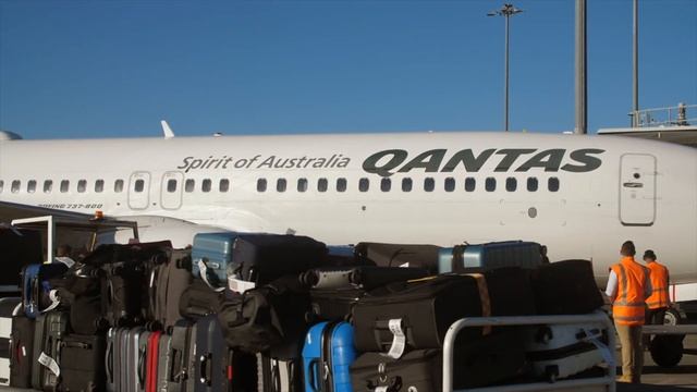Welcome back to Wellington, Qantas смотреть онлайн