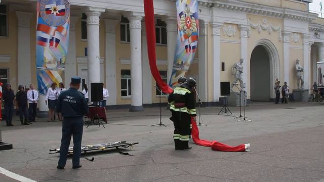День Рождения ДВРЦ МЧС: спасение человека из многоэтажного дома смотреть онлайн