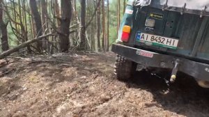 Офроад на стоковом СУЗУКИ ДЖИМНИ