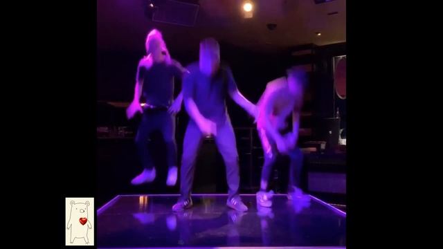 Зацените! Необычные танцы роботов смотреть онлайн