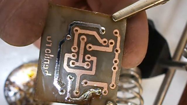 Лудим дорожки сделанной платы смотреть онлайн