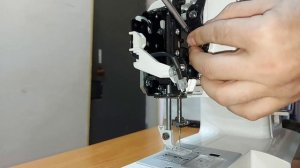 Швейная машинка заклинила, или тяжелое вращение? Смотри, здесь сказано как исправить.