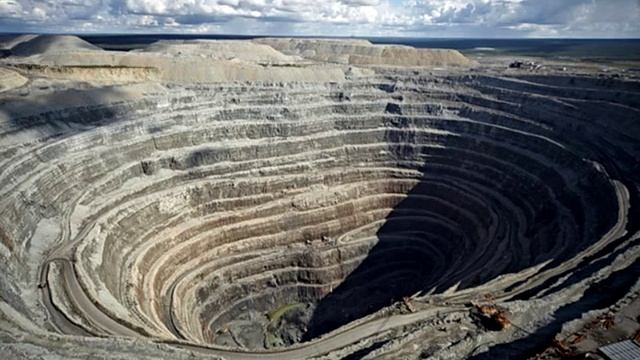 Ямы Земли. Карьеры добычи полезных ископаемых. Cave of The Earth. смотреть онлайн