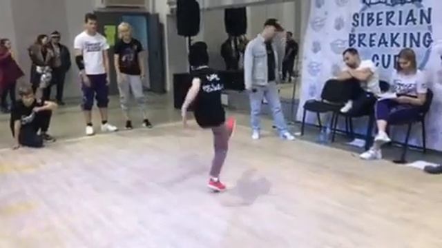 Bgirl Ксюха финал Siberian Breaking Cup НОВОКУЗНЕЦК Школа брейк данса InDaMotion Осинники