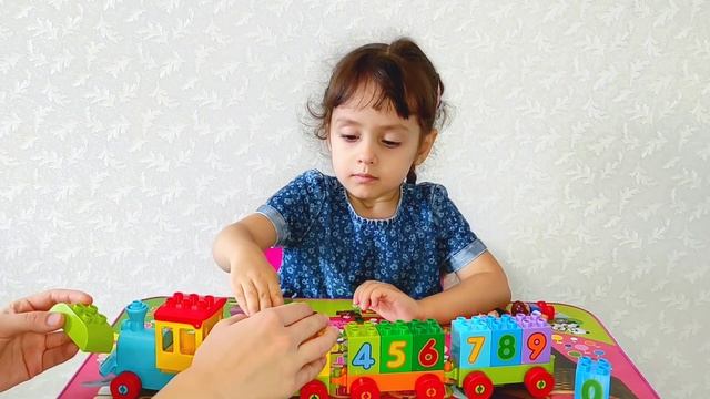 LEGO DUPLO - Милана открывает новый подарок смотреть онлайн